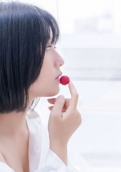 皇上捏住宫女的巨峰