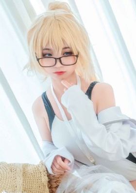 上课忘穿内裤被老师摸到高潮