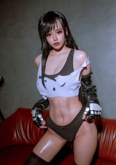天降女子从二楼掉下来